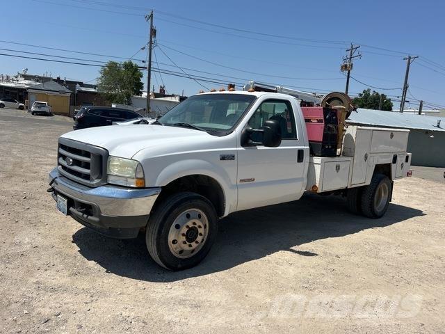 Ford F-550 Tienhoitoautot