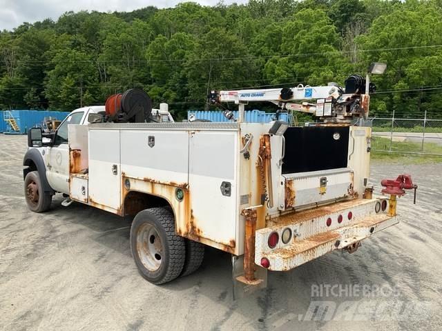 Ford F-550 Tienhoitoautot