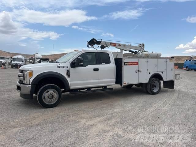 Ford F-550 Tienhoitoautot