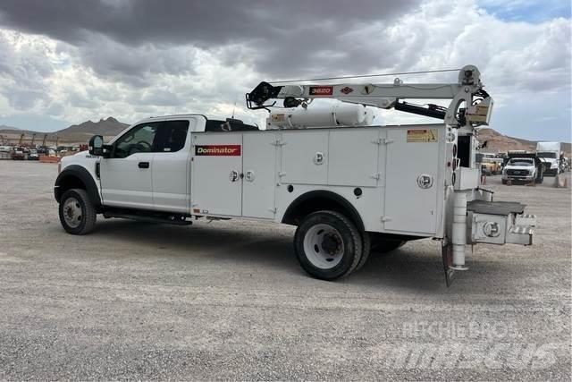 Ford F-550 Tienhoitoautot