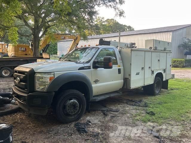 Ford F-550 Tienhoitoautot