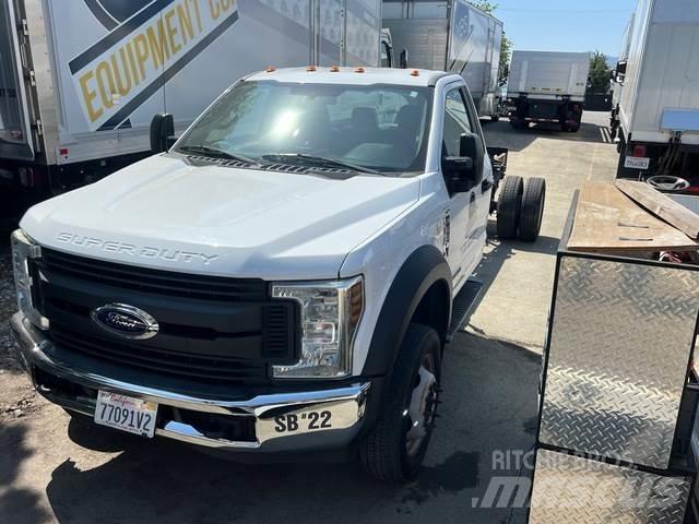 Ford F-550 Ohjaamot ja sisustat