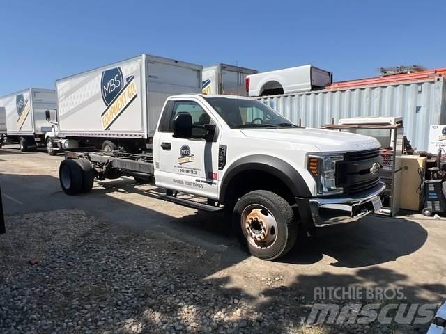 Ford F-550 Ohjaamot ja sisustat