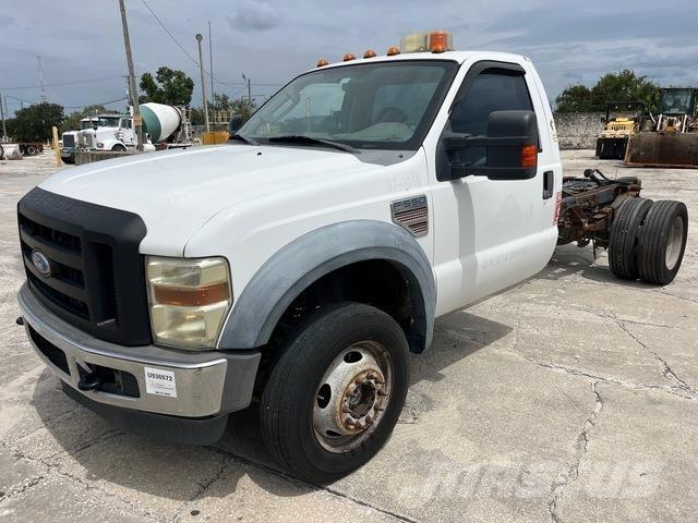 Ford F-550 Ohjaamot ja sisustat