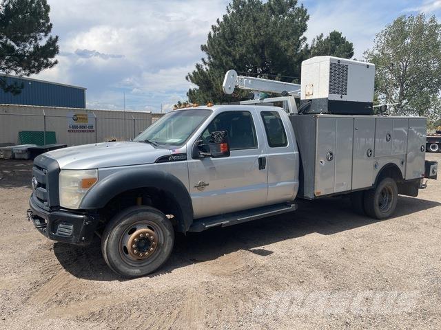 Ford F-550 Tienhoitoautot