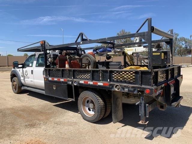 Ford F-550 Tienhoitoautot