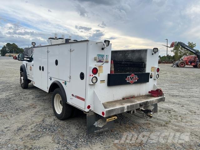 Ford F-550 Tienhoitoautot