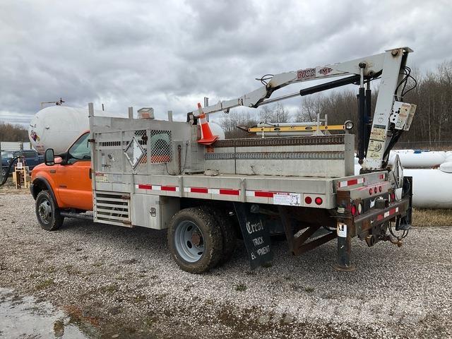 Ford F-550 Nosturiautot