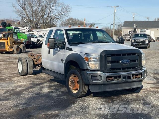 Ford F-550 Ohjaamot ja sisustat