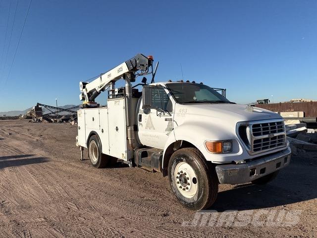 Ford F-650 Tienhoitoautot