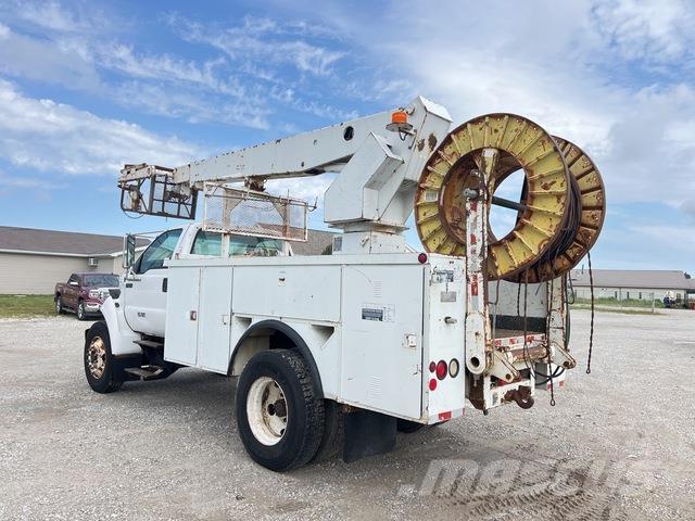 Ford F-650 Nostolava-autot
