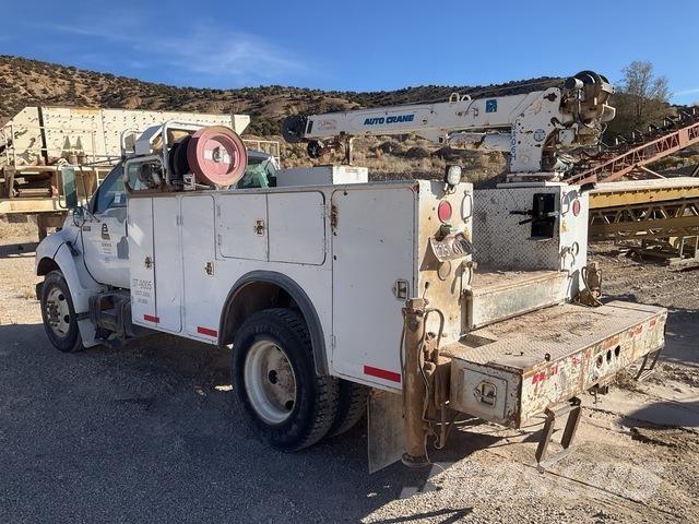 Ford F-650 Tienhoitoautot