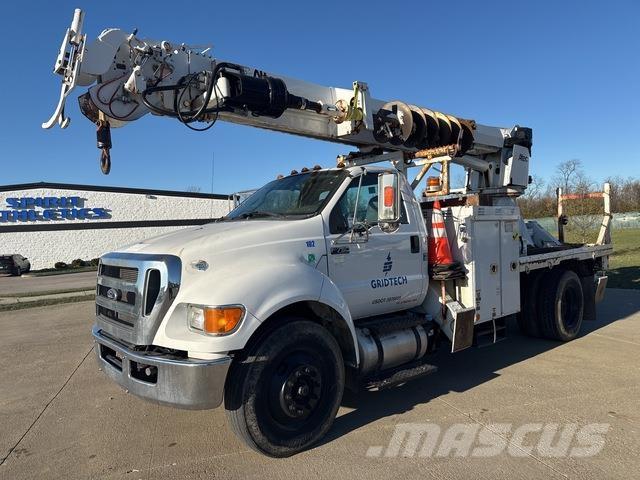 Ford F-750 Kuorma-auto porauskalustolla