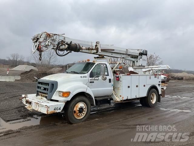 Ford F-750 Kuorma-auto porauskalustolla