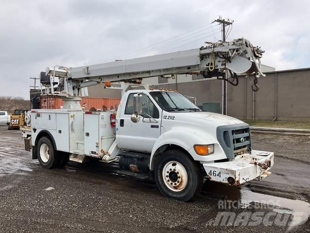 Ford F-750 Kuorma-auto porauskalustolla