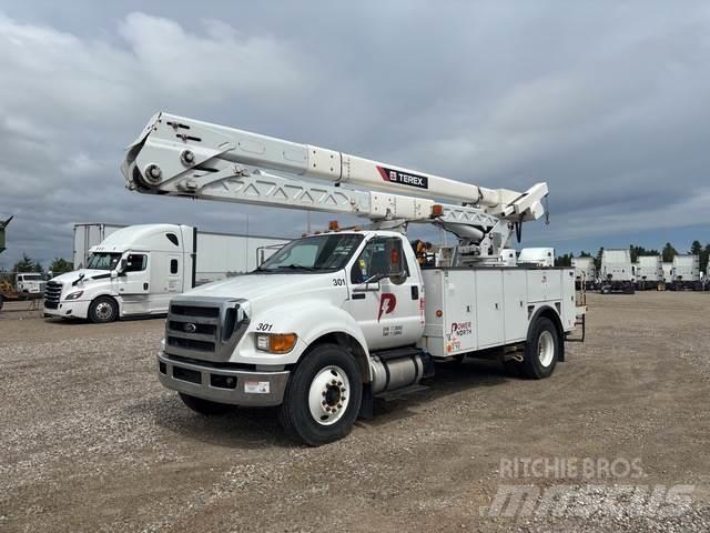 Ford F-750 Nostolava-autot