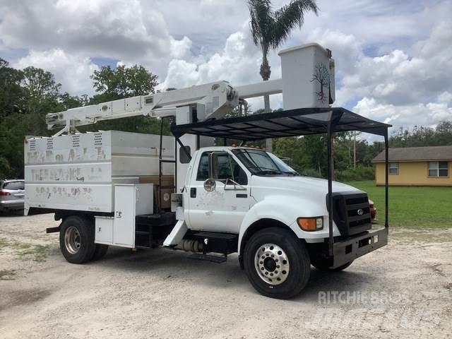 Ford F-750 Nostolava-autot
