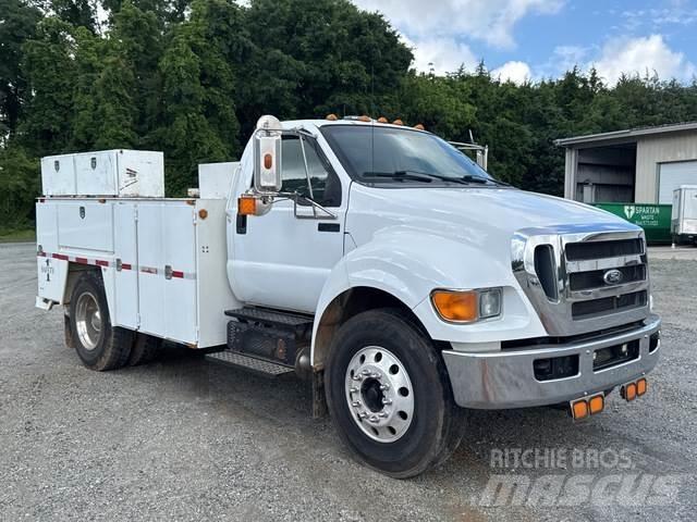 Ford F-750 Tienhoitoautot