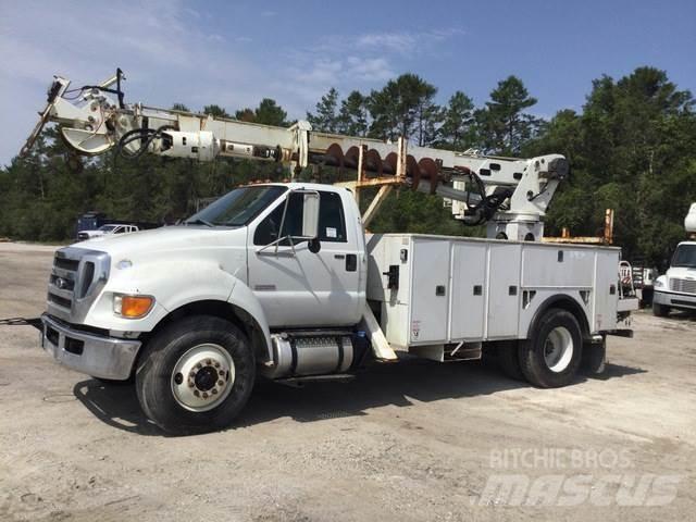 Ford F-750 Kuorma-auto porauskalustolla