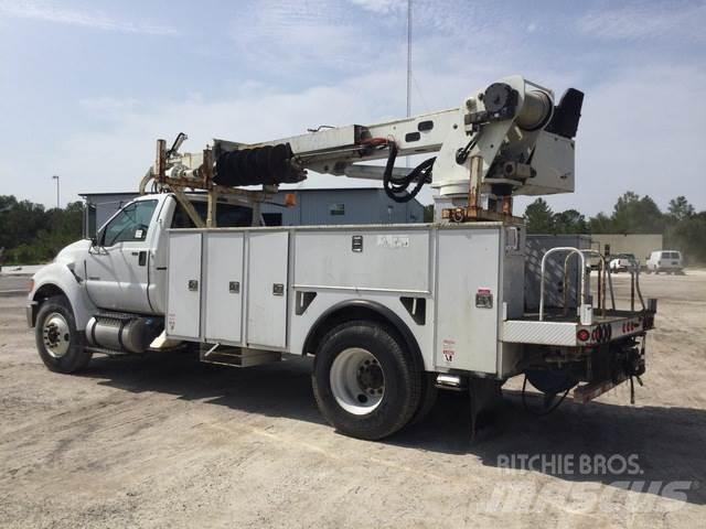 Ford F-750 Kuorma-auto porauskalustolla