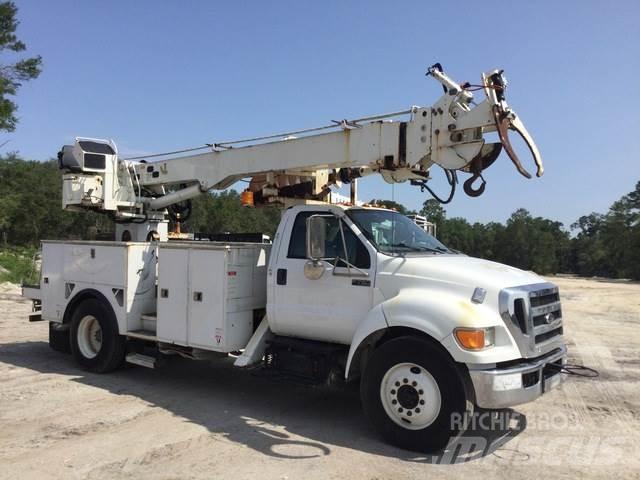 Ford F-750 Kuorma-auto porauskalustolla