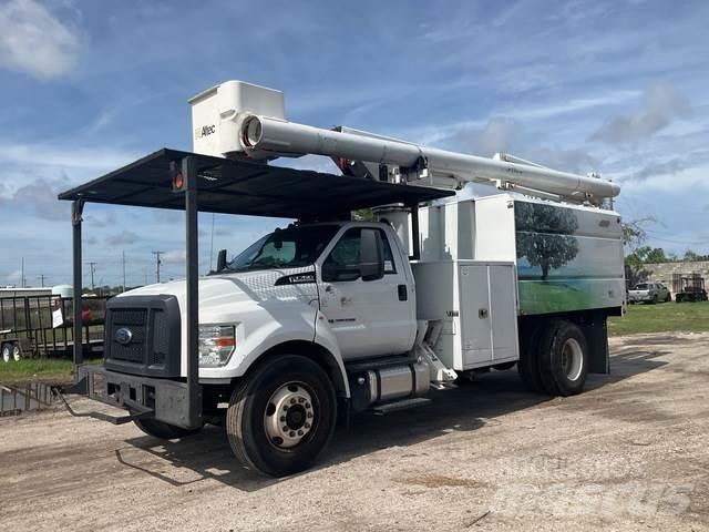 Ford F-750 Nostolava-autot