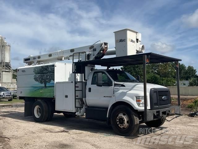 Ford F-750 Nostolava-autot