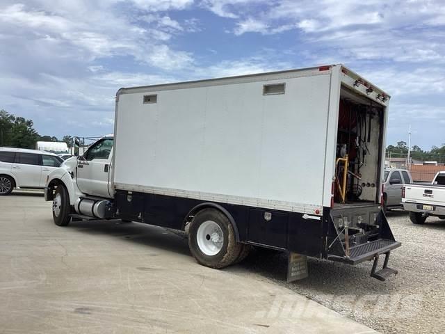Ford F-750 Säiliöautot