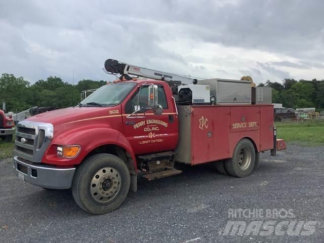 Ford F-750 Tienhoitoautot