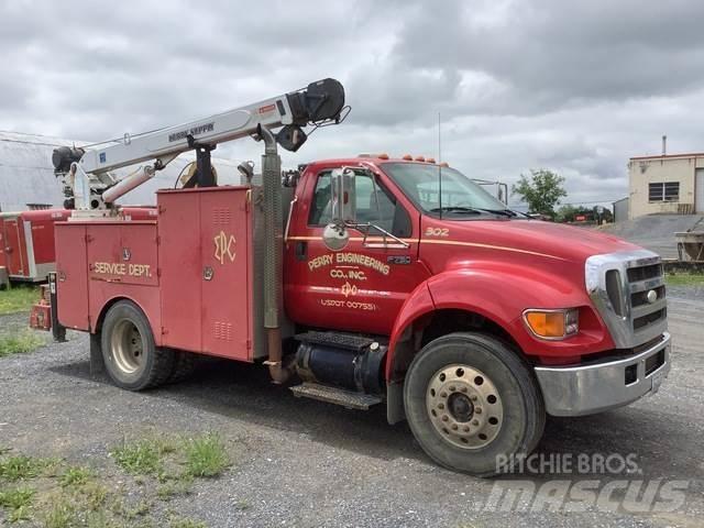 Ford F-750 Tienhoitoautot