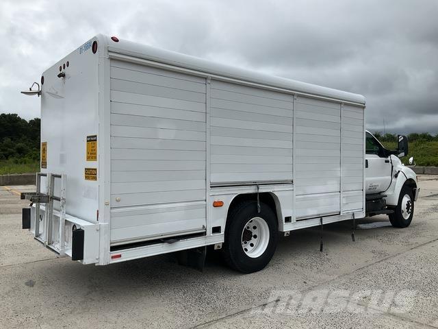 Ford F-750 Juomien jakeluautot