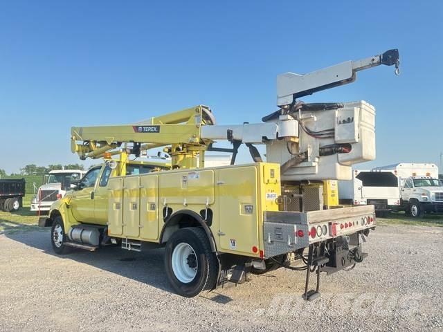 Ford F-750 Nostolava-autot
