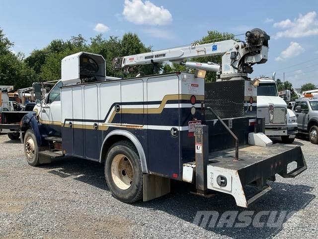 Ford F-750 Tienhoitoautot