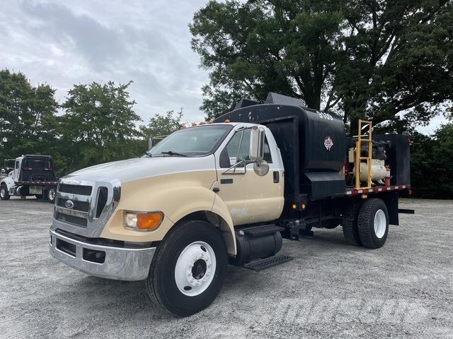 Ford F-750 Säiliöautot