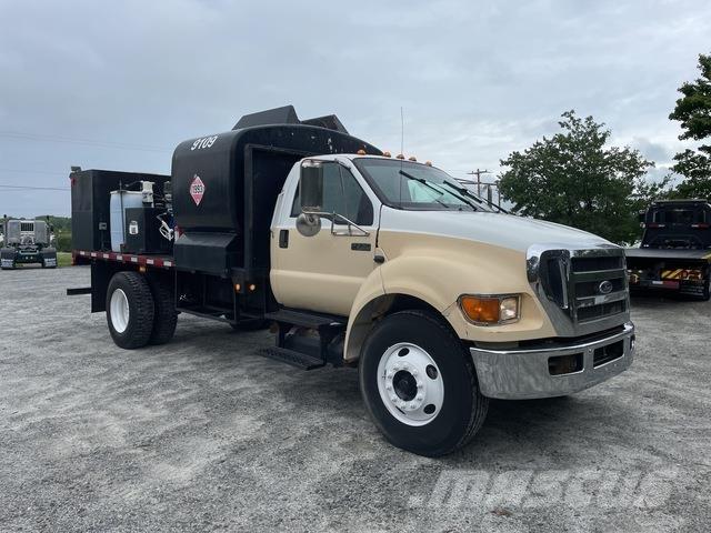 Ford F-750 Säiliöautot