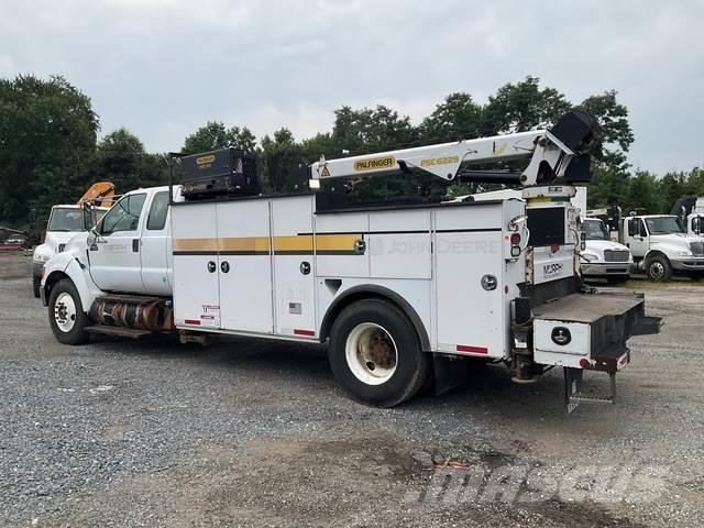Ford F-750 Tienhoitoautot