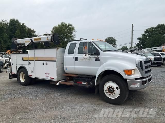 Ford F-750 Tienhoitoautot