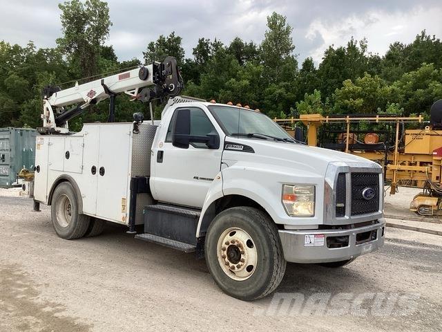 Ford F-750 Tienhoitoautot