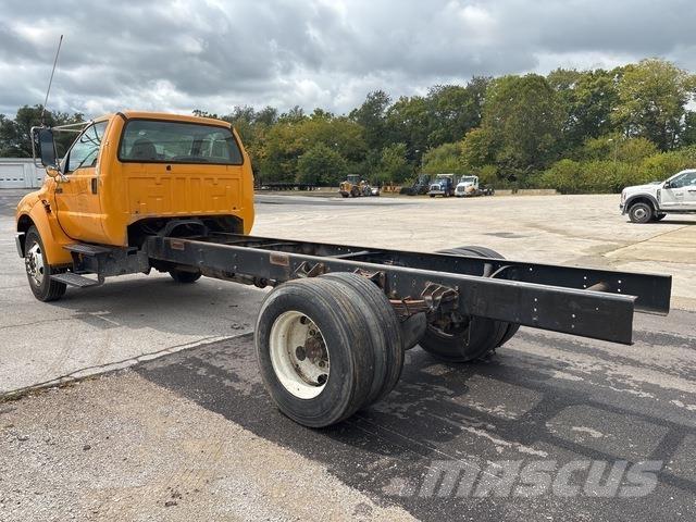 Ford F-750 Ohjaamot ja sisustat