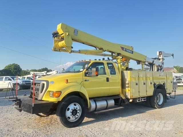 Ford F-750 Nostolava-autot
