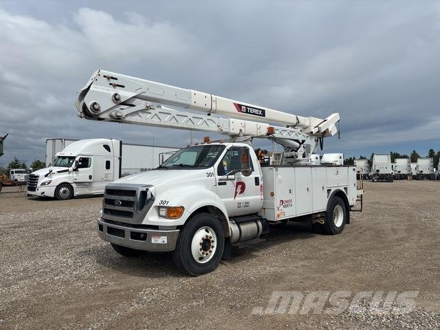 Ford F-750 Nostolava-autot