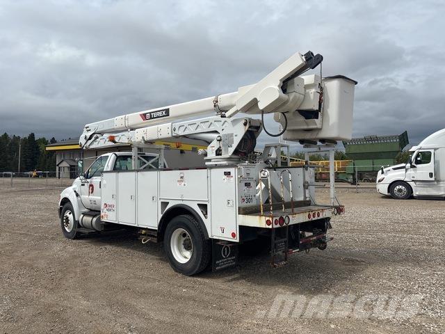 Ford F-750 Nostolava-autot