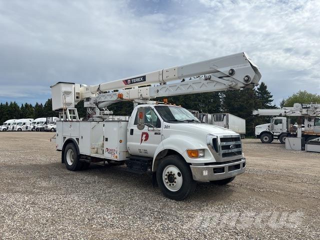 Ford F-750 Nostolava-autot