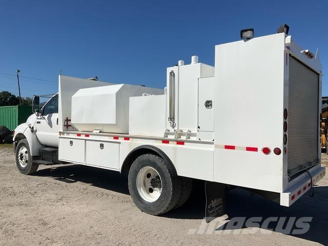 Ford F-750 Säiliöautot