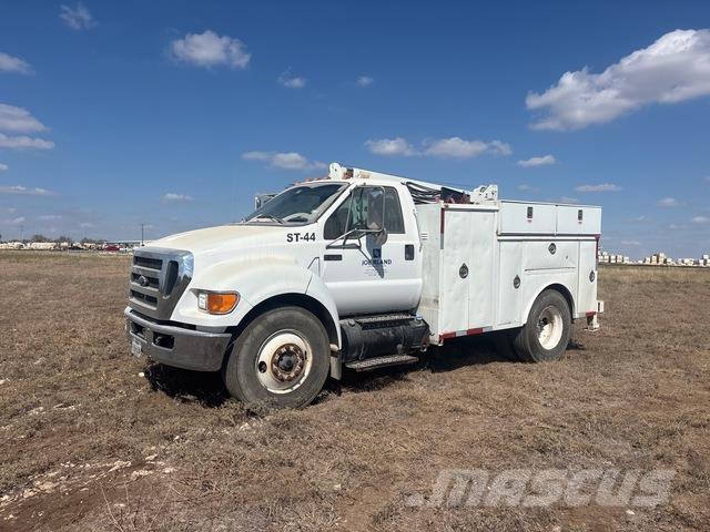 Ford F-750 Tienhoitoautot