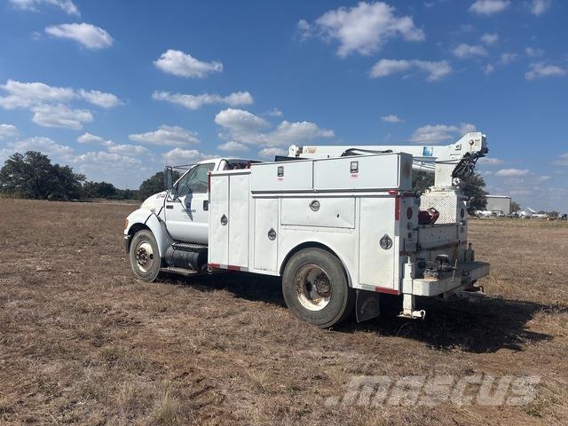 Ford F-750 Tienhoitoautot