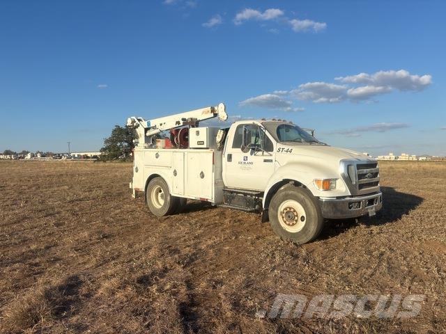 Ford F-750 Tienhoitoautot
