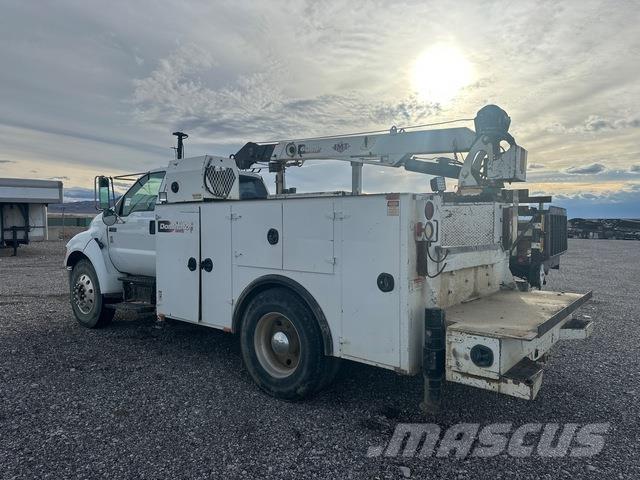 Ford F-750 Tienhoitoautot