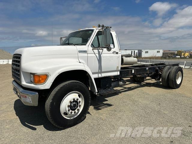 Ford F-800 Ohjaamot ja sisustat