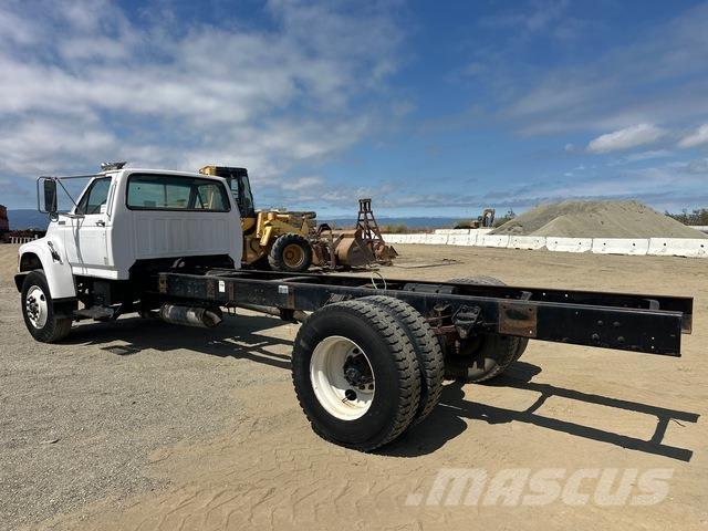 Ford F-800 Ohjaamot ja sisustat